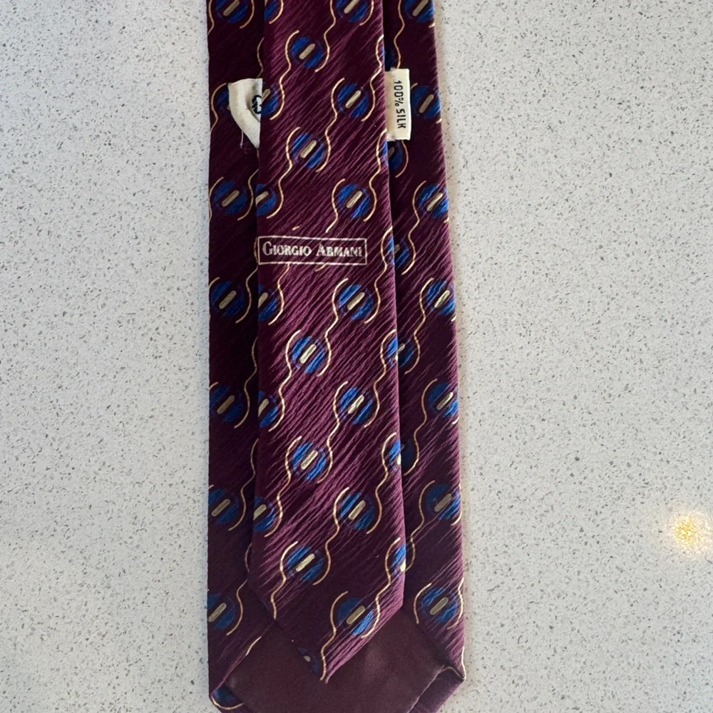 Giorgio Armani 100% Silk Tie Made in Italy Burgundy Geometric Print